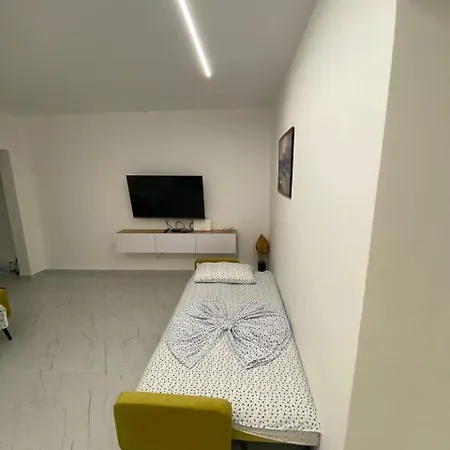 In Plazhe Apartment *